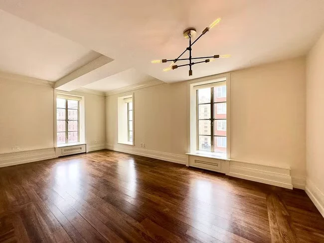 140 E 63rd St New York, NY 10065 photo 4
