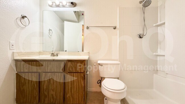 3132 W Harmont Dr Phoenix, AZ 85051 photo 2
