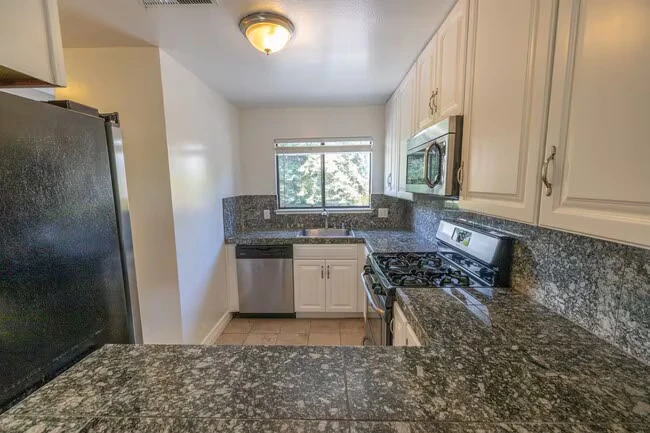 996 Silverado Ct Hayward, CA 94541 photo 4