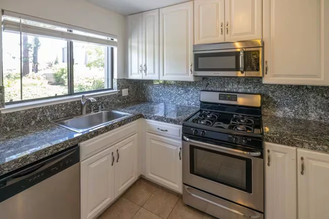 996 Silverado Ct Hayward, CA 94541 photo 3
