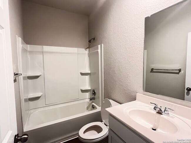 7427 Capstone Rdg San Antonio, TX 78244 photo 4