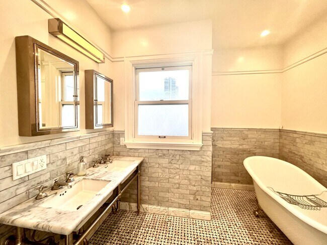 558 Green Street, San Francisco, CA 94133 photo 4