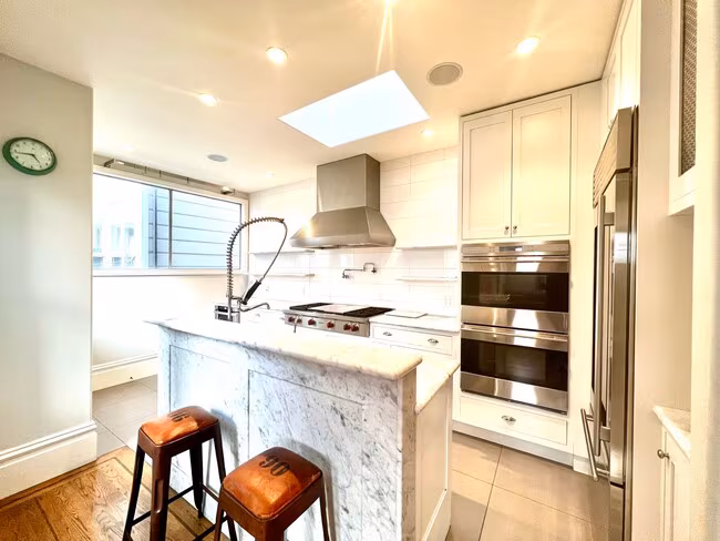 558 Green Street, San Francisco, CA 94133 photo 2