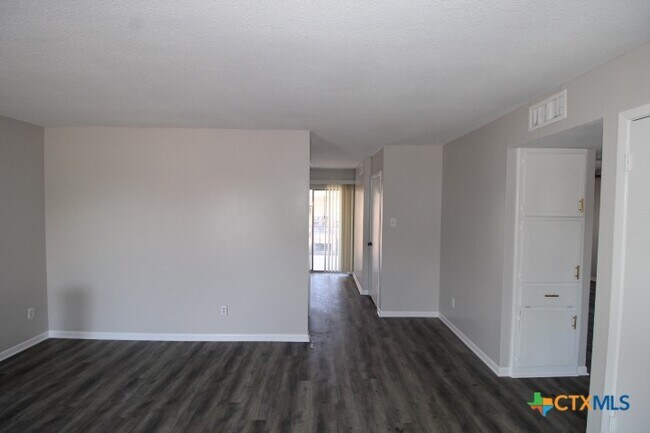 2102 Hunt Dr Killeen, TX 76543 photo 3