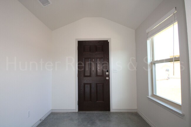 805 Freedom Cir Nolanville, TX 76559 photo 4
