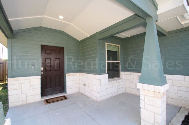 805 Freedom Cir Nolanville, TX 76559 photo 3
