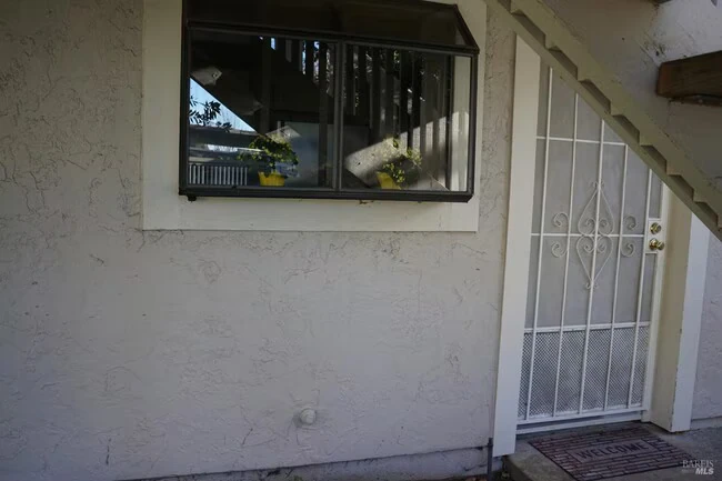 900 Southampton Rd Benicia, CA 94510 photo 4