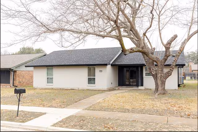 2025 Glencrest Lane, Garland, TX 75040 photo 2