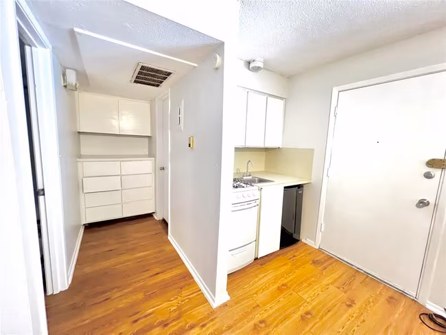 924 E Dean Keeton St Austin, TX 78705 photo 4