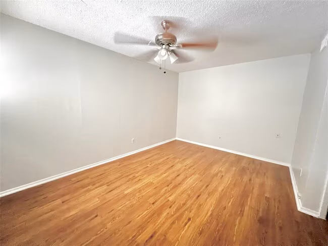 924 E Dean Keeton St Austin, TX 78705 photo 3