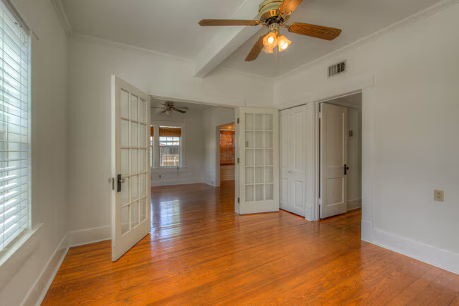 300 W 37th St Austin, TX 78705 photo 5
