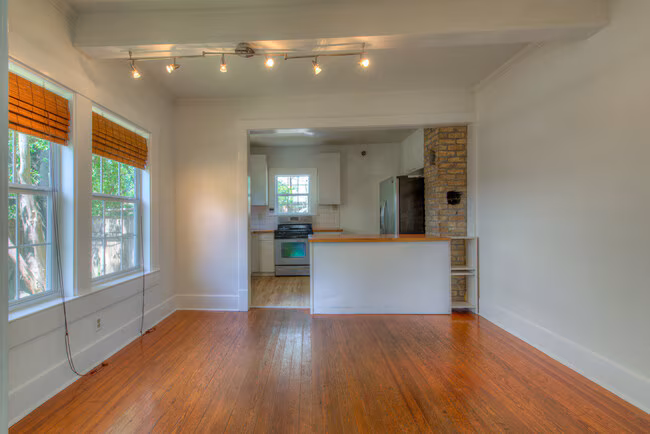 300 W 37th St Austin, TX 78705 photo 2