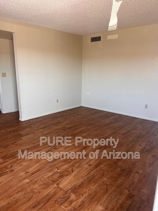 231 E 2nd Ave Mesa, AZ 85210 photo 3