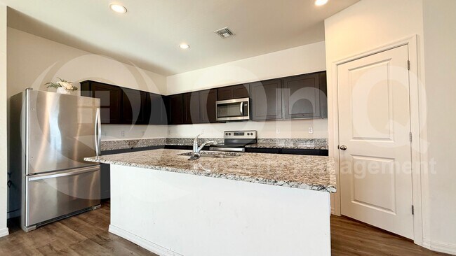 382 S Borromeo Dr Casa Grande, AZ 85194 photo 4