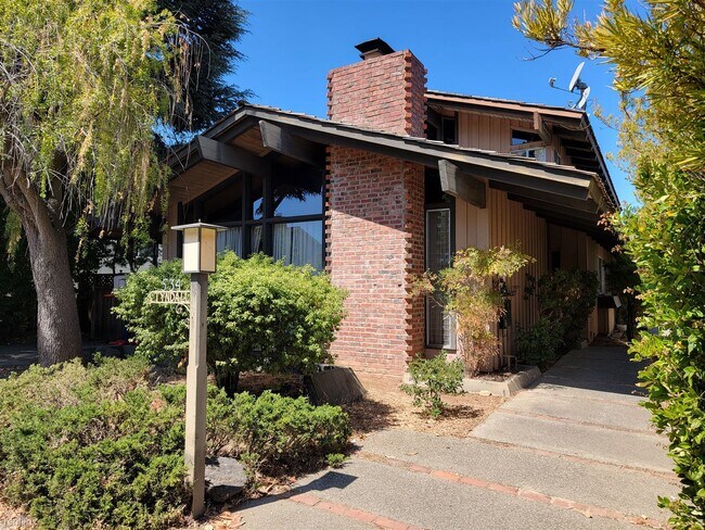 534 Tyndall St Los Altos, CA 94022 photo 3