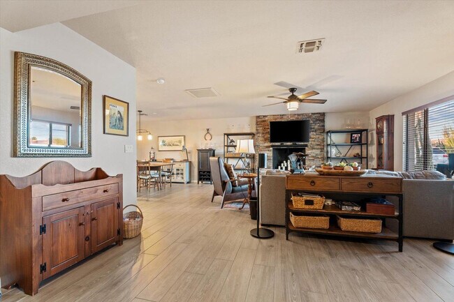 8543 E Jackrabbit Rd Scottsdale, AZ 85250 photo 5