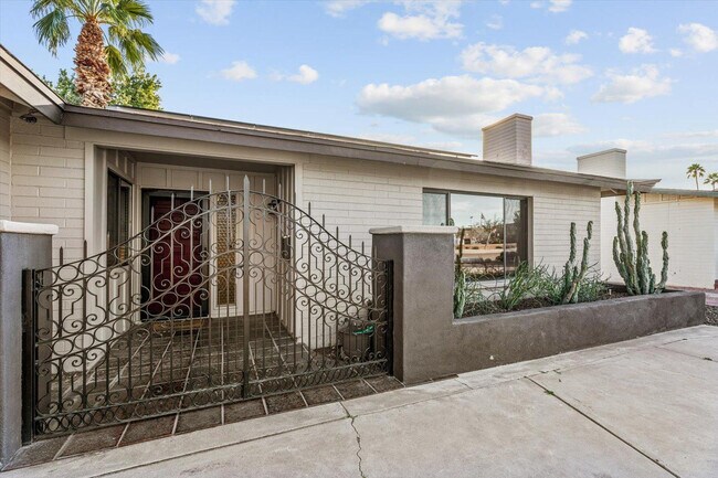 8543 E Jackrabbit Rd Scottsdale, AZ 85250 photo 3