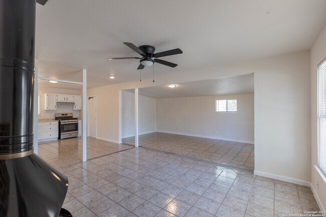1822 Arroya Vista Dr San Antonio, TX 78213 photo 4
