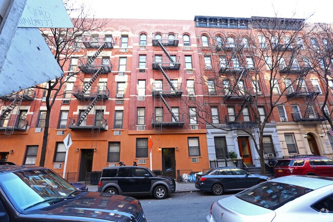 328 E 93rd St New York, NY 10128 photo 4