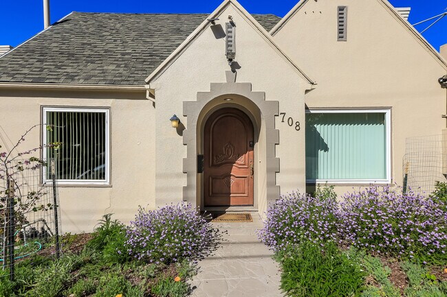 708 Calmar Ave Oakland, CA 94610 photo 2