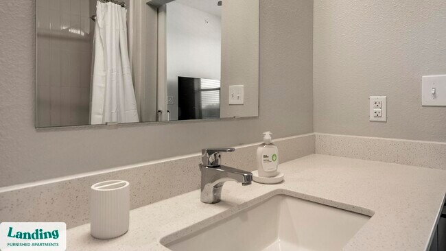 14015 Univ Pass San Antonio, TX 78249 photo 4