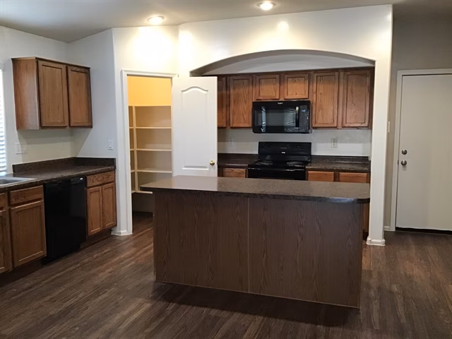 10338 W Wood St Tolleson, AZ 85353 photo 2