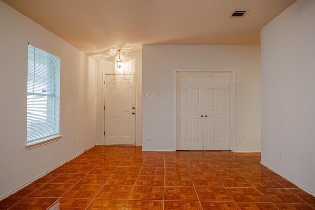 802 Luke Ln Leander, TX 78641 photo 4