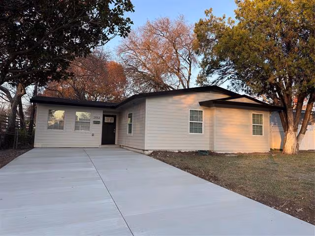 2553 Wicker Ave Dallas, TX 75234 photo 2