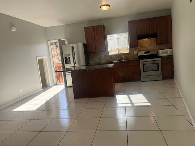 8850-8870 Macarthur Blvd Oakland, CA 94605 photo 5