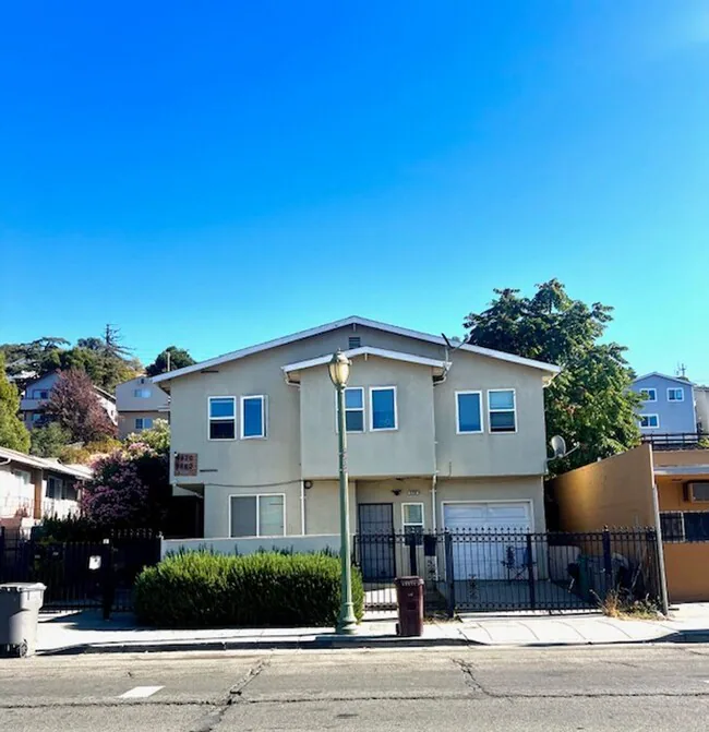 8850-8870 Macarthur Blvd Oakland, CA 94605 photo 2