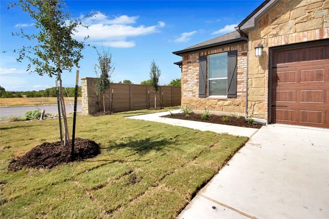 101 Unforgiven Ln Jarrell, TX 76537 photo 5