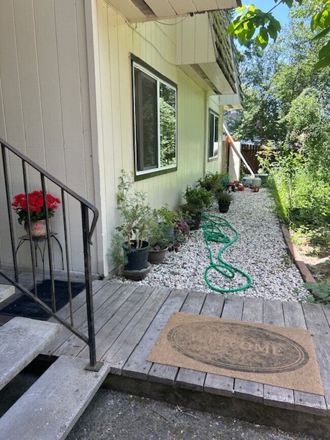 8444 Hidden Lake Rd Forestville, CA 95436 photo 2