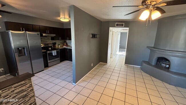 3626 N 37th St Phoenix, AZ 85018 photo 2