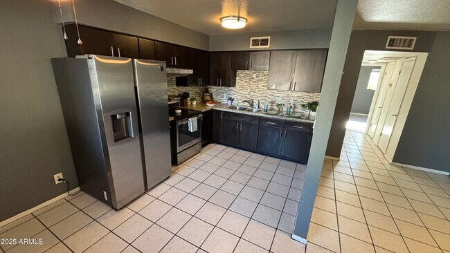 3626 N 37th St Phoenix, AZ 85018 photo 4