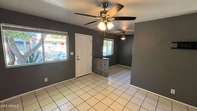 3626 N 37th St Phoenix, AZ 85018 photo 3