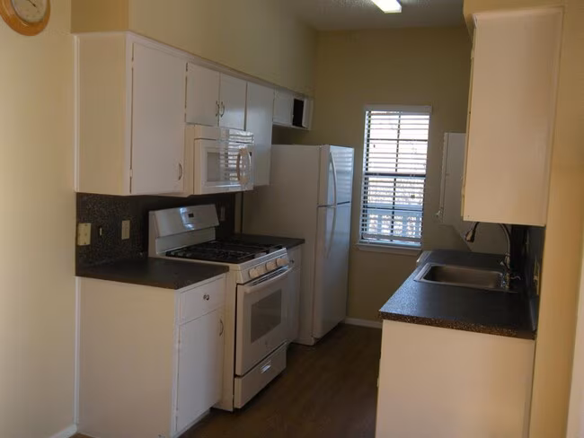 303 W 35th St Austin, TX 78705 photo 5