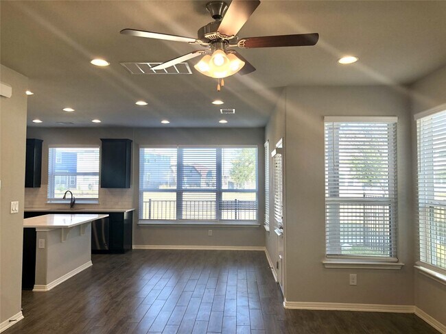 198 Simon Kyle, TX 78640 photo 2