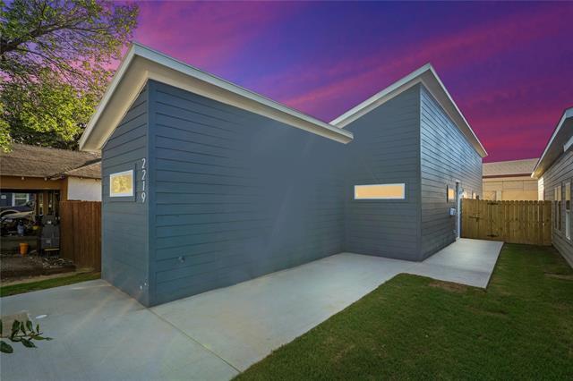 2221 Hooper St Dallas, TX 75215 photo 3