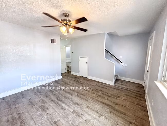 10905 Elm St Jonestown, TX 78645 photo 4