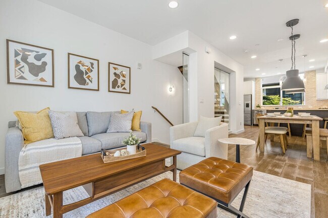 722 3rd Ave N Seattle, WA 98109 photo 2