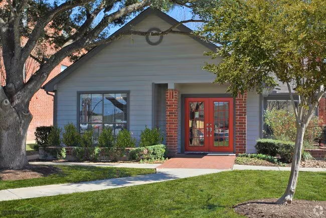 1400 Clarewood Dr San Marcos, TX 78666 photo 2