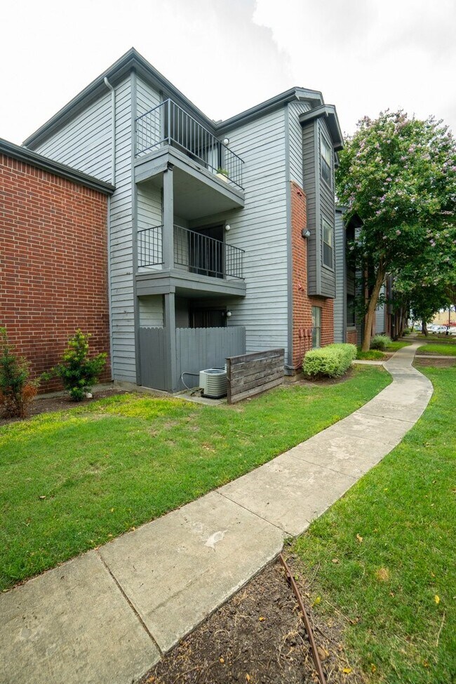 1400 Clarewood Dr San Marcos, TX 78666 photo 3
