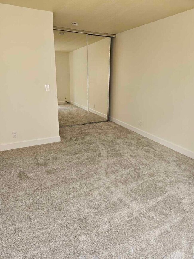 984 Kiely Blvd Santa Clara, CA 95051 photo 3