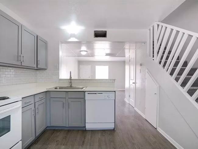 Rose Street Apartments photo 3