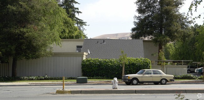 Sierra Apartments photo 2