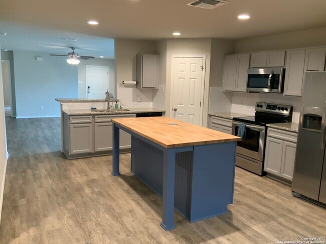 5823 Machaela Trace San Antonio, TX 78242 photo 5