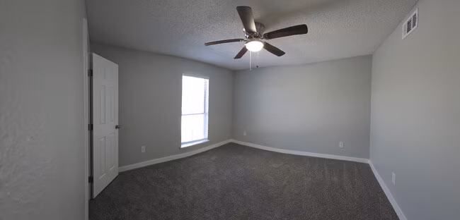 Skylar Pointe photo 2