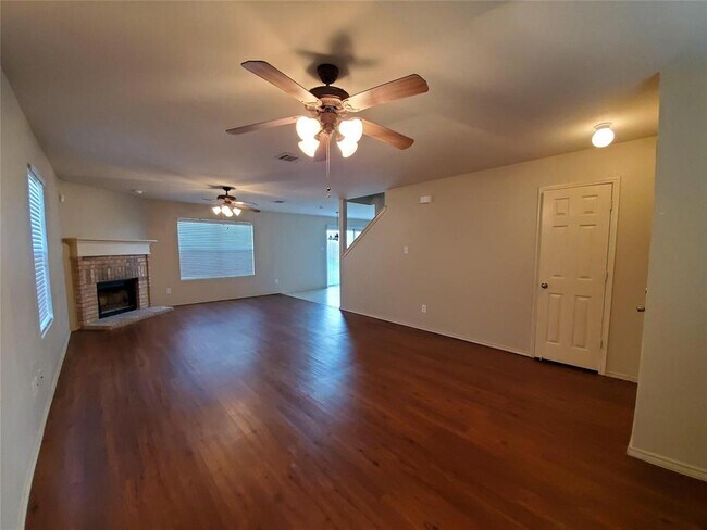 1512 Sturgeon Trail, Krum, TX 76249 photo 4