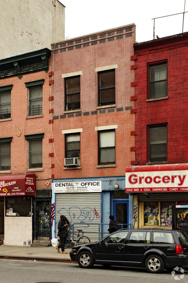 17 Avenue D New York, NY 10009 photo 4