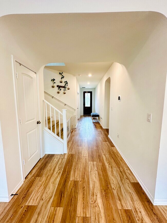 524 Ayinger Lane, Austin, TX 78728 photo 3